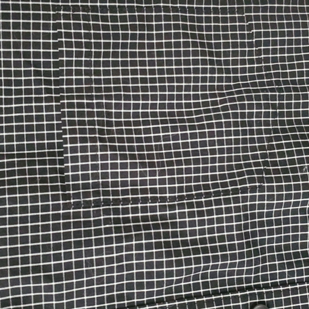 VanHuesen black and white shirt - Picture 2 of 7